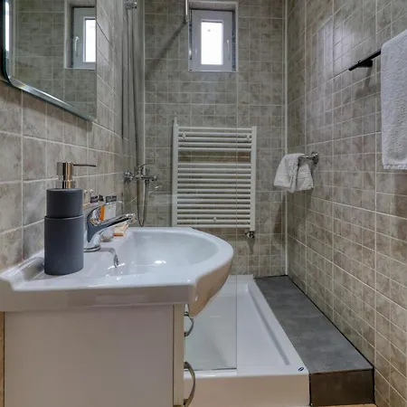 2 Hidden Gems - U Need - By Uni88 Apartahotel Bucarest