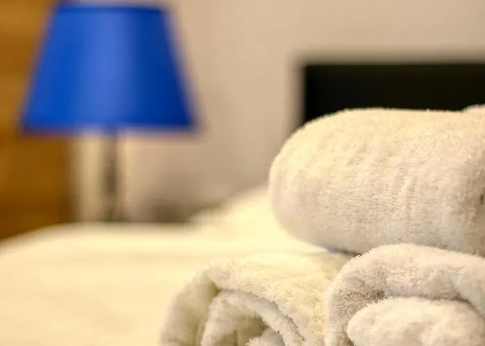 2 Hidden Gems - U Need - By Uni88 布加勒斯特