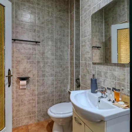 2 Hidden Gems - U Need - By Uni88 Apartmanhotel