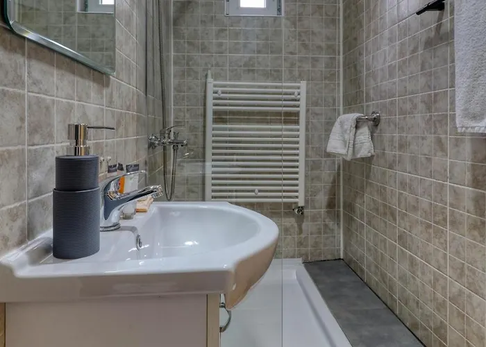 2 Hidden Gems - U Need - By Uni88 Apartahotel Bucarest