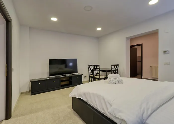 2 Hidden Gems - U Need - By Uni88 Apartmanhotel
